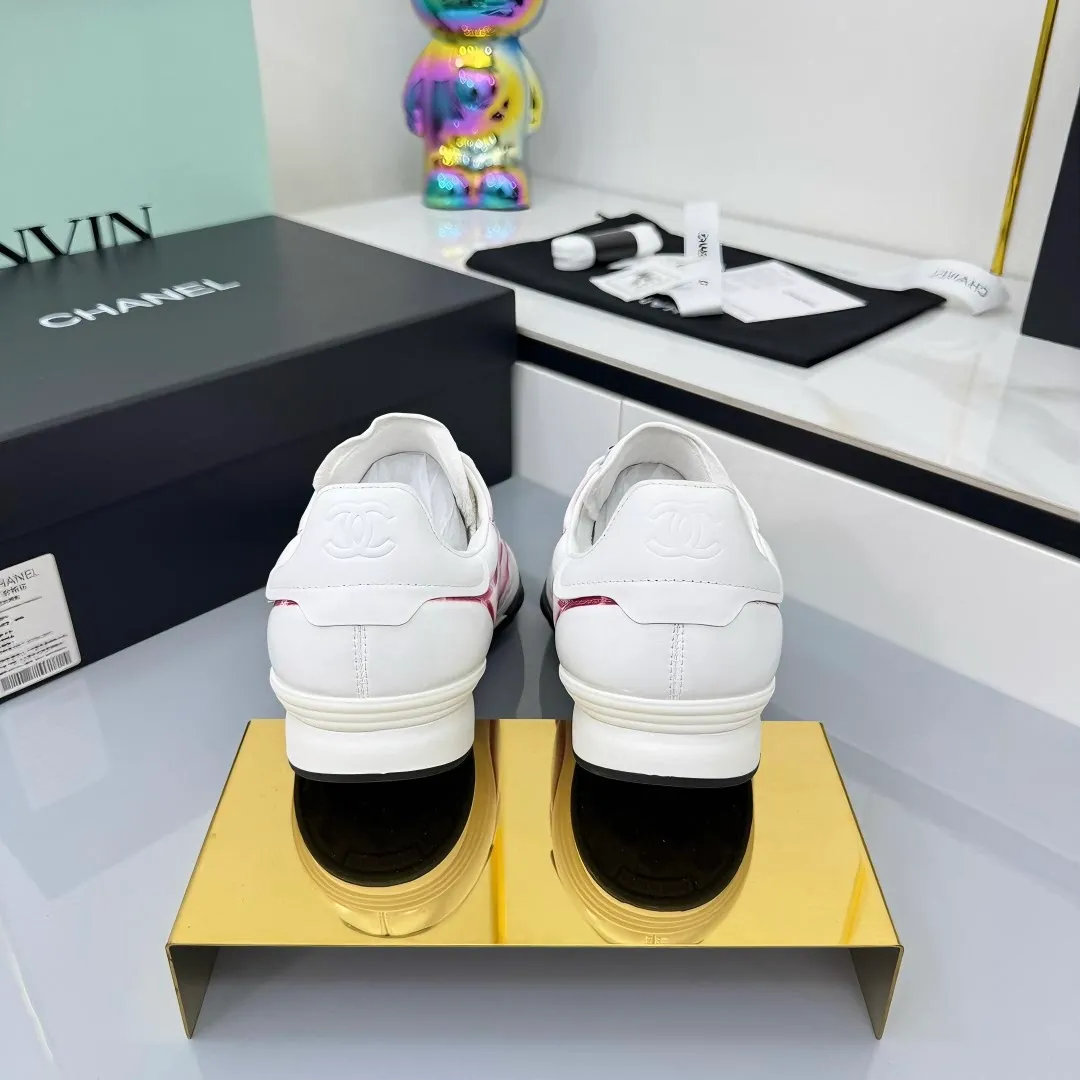 👟👟Ex-factory price 620👟👟 Top version Chanel Chanel - 2025 counter top casual sports shoes This sneaker is a classic design; the upper is electro-embroidered with a variety of techniques; the outsole is fashionable and sporty; it is extraordinary and incorporates a variety of color matching elements... The diversified mix and match is very beautiful and versatile, and can be used for leisure, fashion, sports and outdoor... ꫛꫀꪝ Go➫ Material: ❶Upper is made of: original cowhide ❷Inner lining is made of: original imported sheepskin ❸Outsole is based on: original TPU combination outsole Special counter boutique packaging complete set for women 35–41